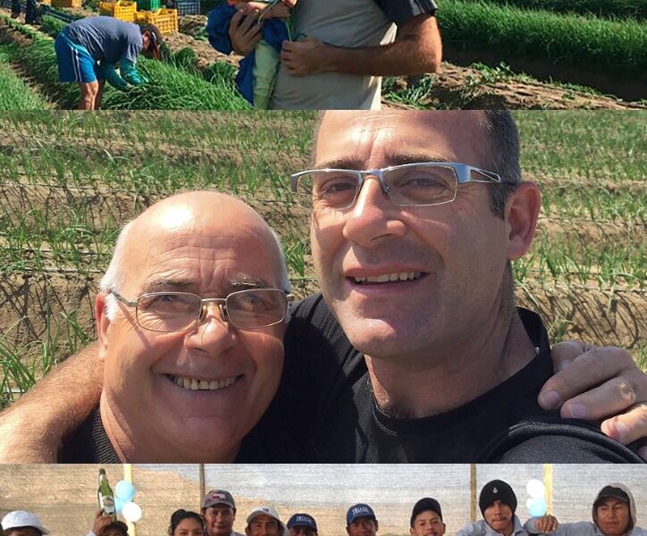 Samuel de Jumosol con su familia y el equipo en los campos de cebolla dulce de Virú (Perú)